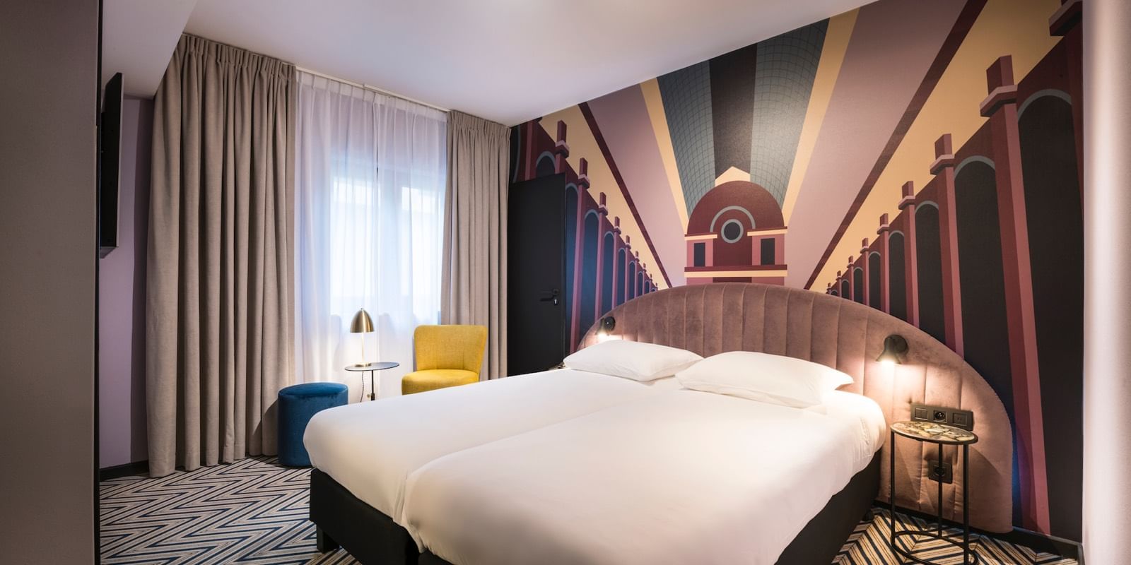 Bedroom arrangement in Twin Room at Hotel Hubert Brussels